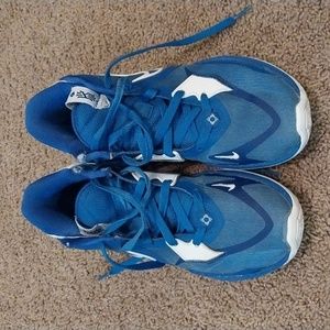 Mens Kyrie basketball shoes